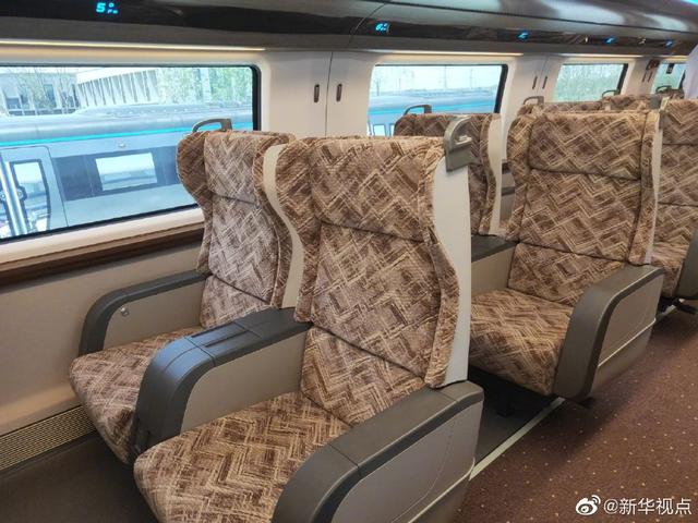 我國時速600公里高速磁浮試驗樣車在青島下線