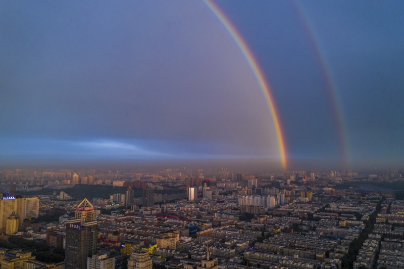 吉林長春雨后出現(xiàn)雙彩虹奇景