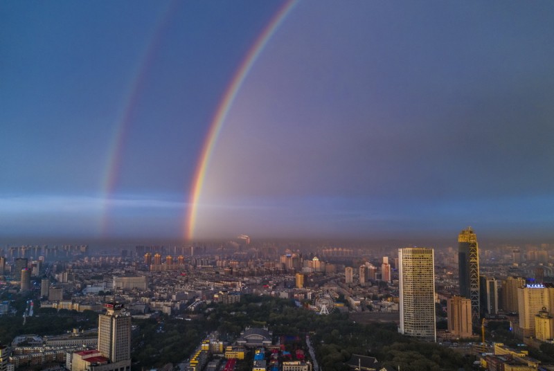 吉林長春雨后出現(xiàn)雙彩虹奇景