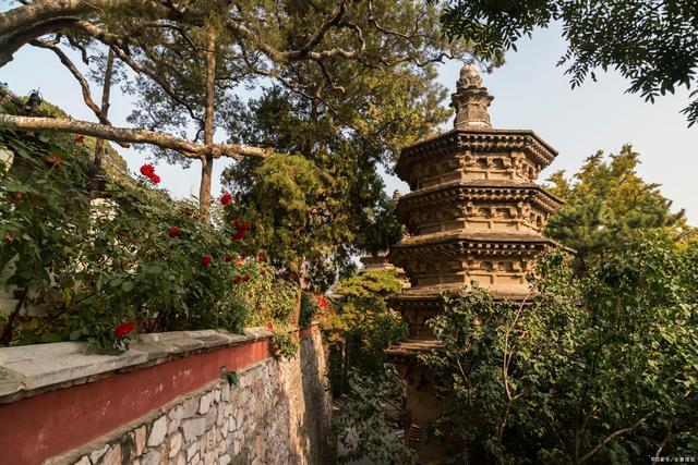 京西有座千年寺廟，授戒需要皇帝赦諭，距離北京只有70公里