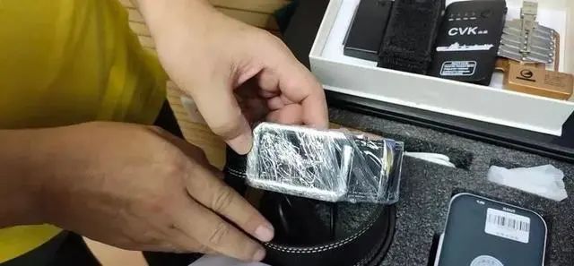 夫妻倆被人圍觀8小時(shí)還不知！上萬家庭攝像頭遭入侵！