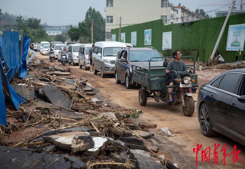 暴雨后的米河鎮(zhèn)生活：水電仍待恢復(fù) 村民積極自救 