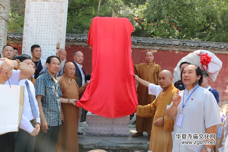 2015五臺(tái)山中國(guó)寺廟文化發(fā)展峰會(huì)暨詩(shī)書畫筆會(huì)召開(kāi)