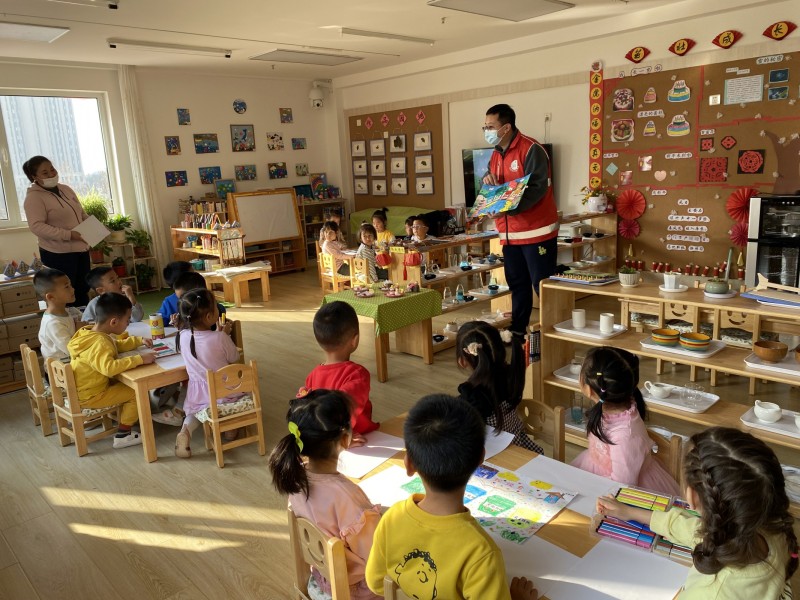 “垃圾分類宣傳” 走進(jìn)大連瑞港社區(qū)金港幼兒園