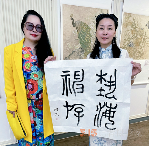 畫家何文應(yīng)邀參加中國書畫名家世界巡回展“新加坡展”