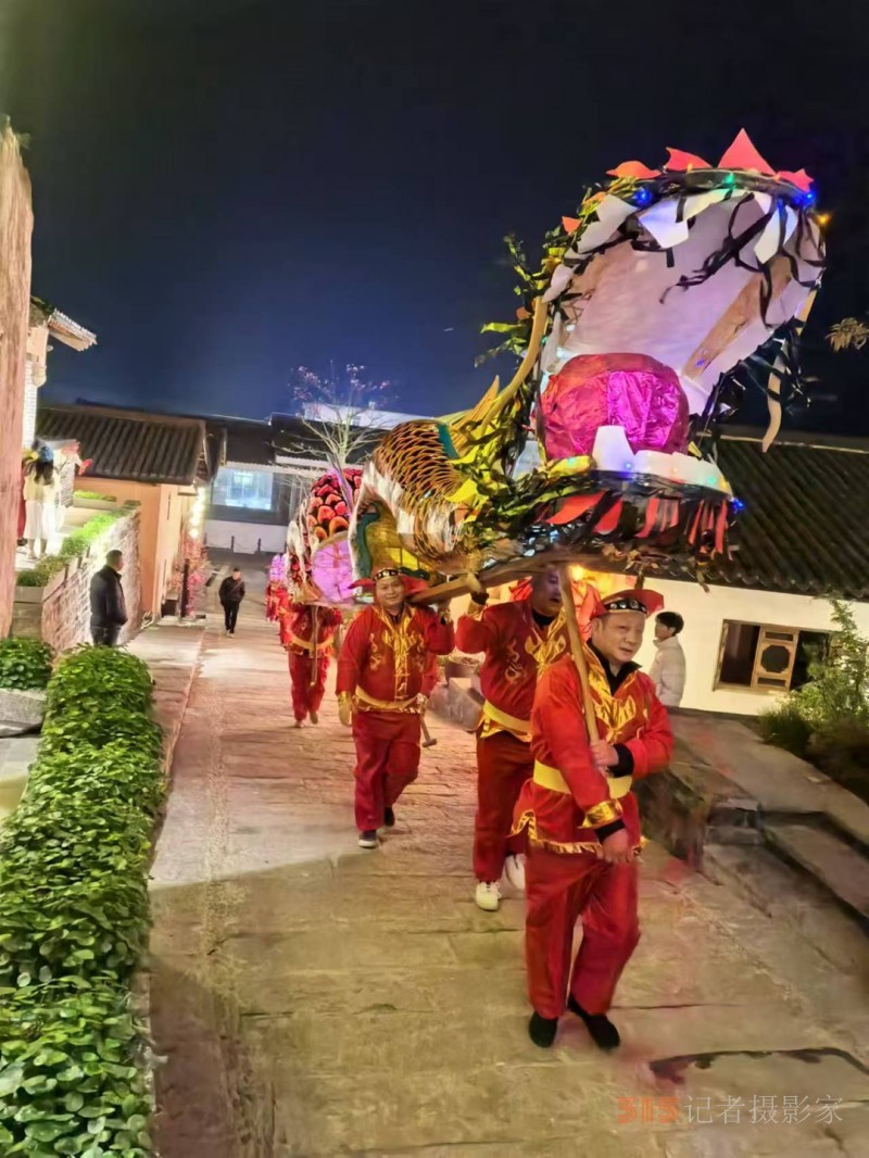 一夜魚(yú)龍舞 兩地共祥樂(lè)——南昌縣 “非遺” 蔣巷太平燈閃耀定南客家古城